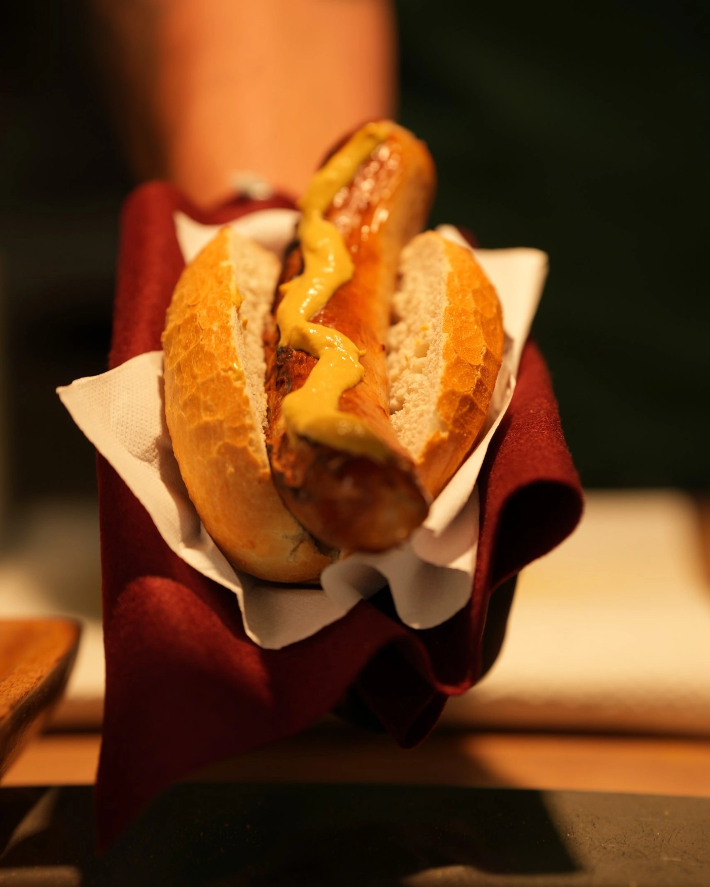 Bratwurst im Brötchen