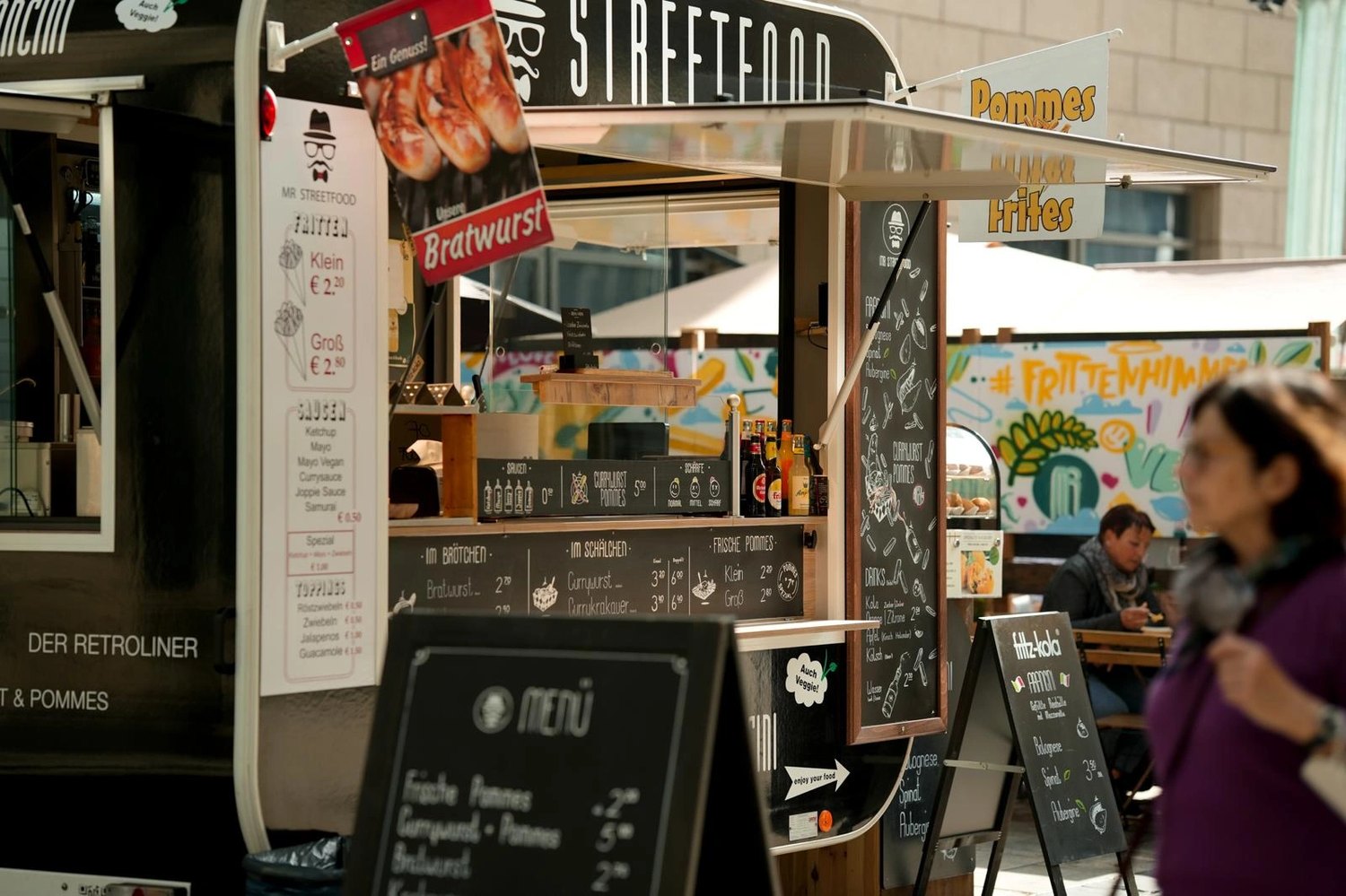Curry Rico Foodtruck auf einem Platz in Köln